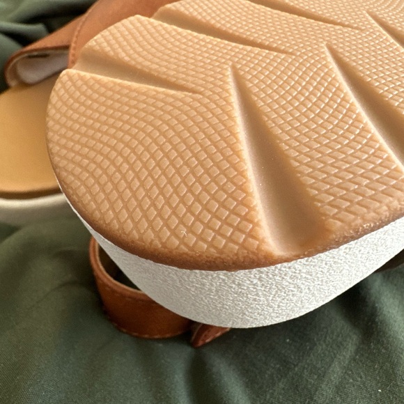 b.o.c Born Mattie’s Crisscross Slingback Women’s Faux-Leather Brown Sandals - Picture 7 of 11